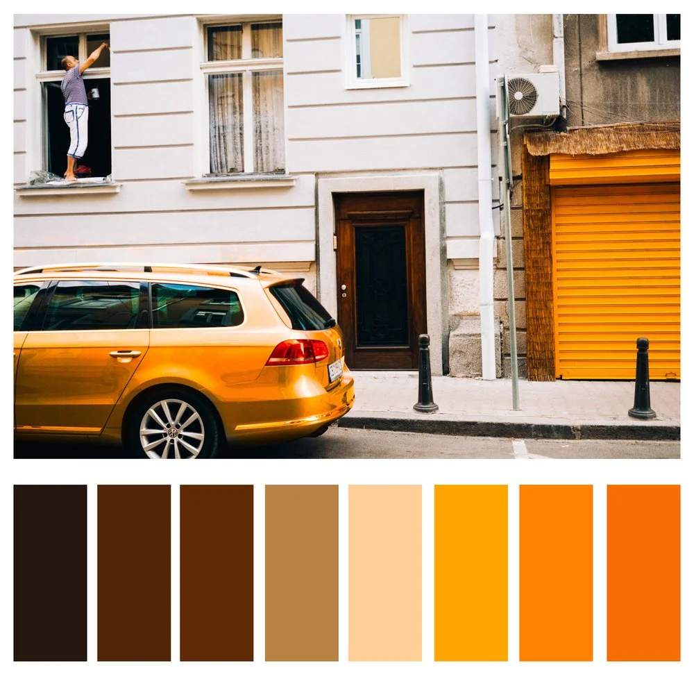 Analogous colors, street scene